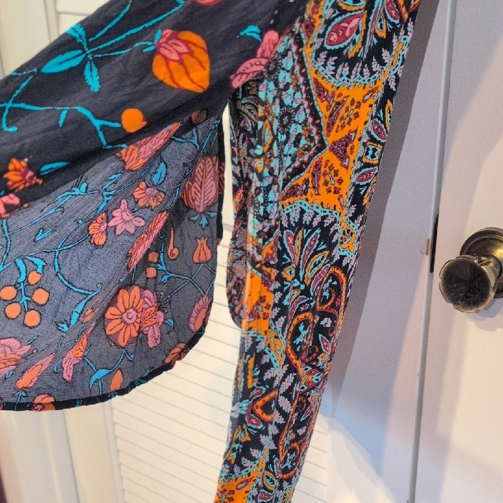 Fig and Flower Multicolor Floral Blouse Size XL - Picture 5 of 7